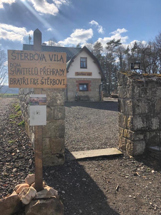 ホテル Penzion Sterbova Vila Bílá Třemešná エクステリア 写真